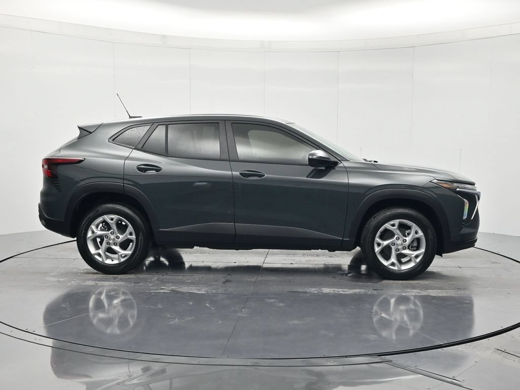 New 2026 Chevrolet Trax LS w/ LS Convenience Package FWD image 4