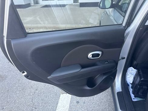 Used 2019 Kia Soul FWD image 18