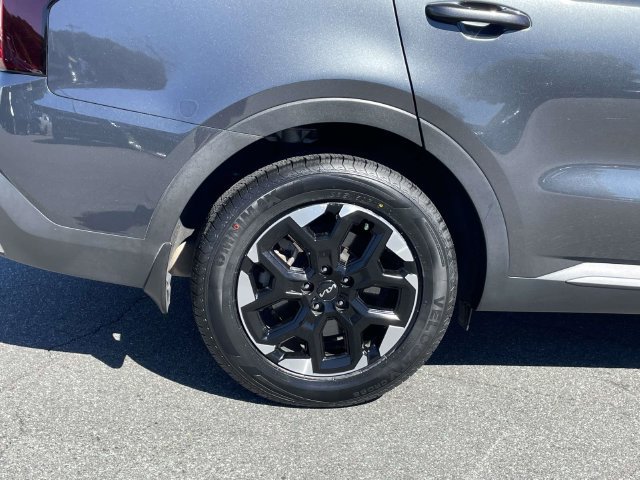 Certified 2024 Kia Sorento S FWD image 7