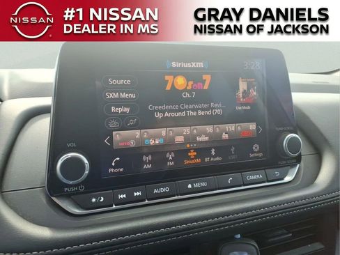 Used 2024 Nissan Rogue S FWD image 16