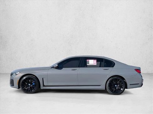 Used 2022 BMW 740i xDrive w/ M Sport Package AWD/4WD image 8