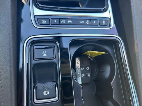 Used 2020 Jaguar F-PACE Prestige image 29