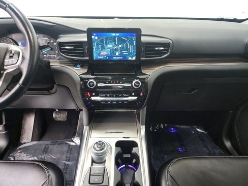 Used 2021 Ford Explorer Limited image 16