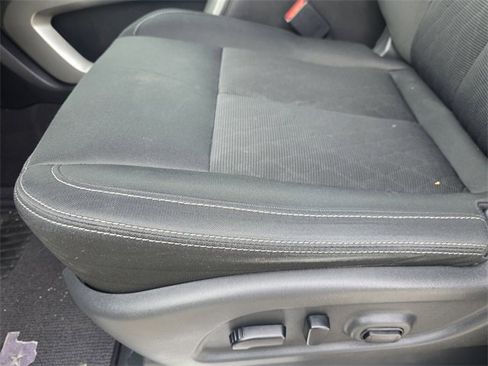 Used 2018 Nissan Titan SV w/ SV Convenience Package image 17