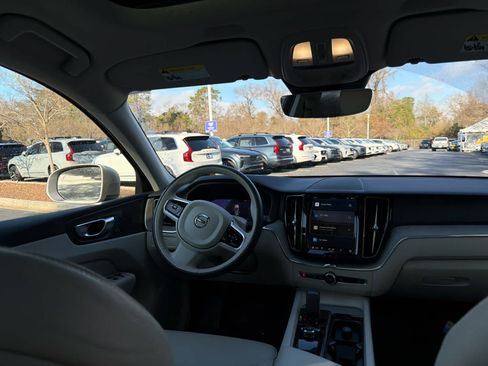 Certified 2023 Volvo XC60 B5 Plus image 21