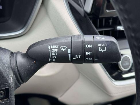 Used 2023 Toyota Corolla Cross XLE w/ Convenience Package image 24