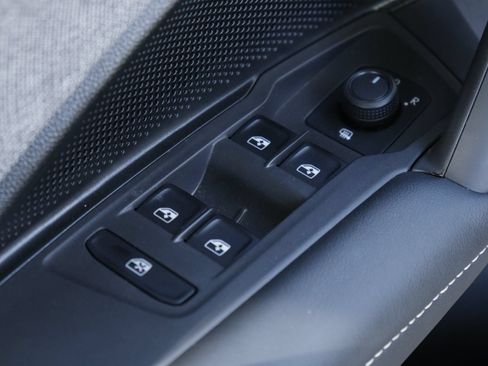 Certified 2025 Volkswagen Tiguan S FWD image 19
