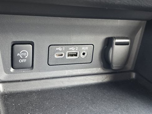 Used 2025 Nissan Sentra SV FWD image 28