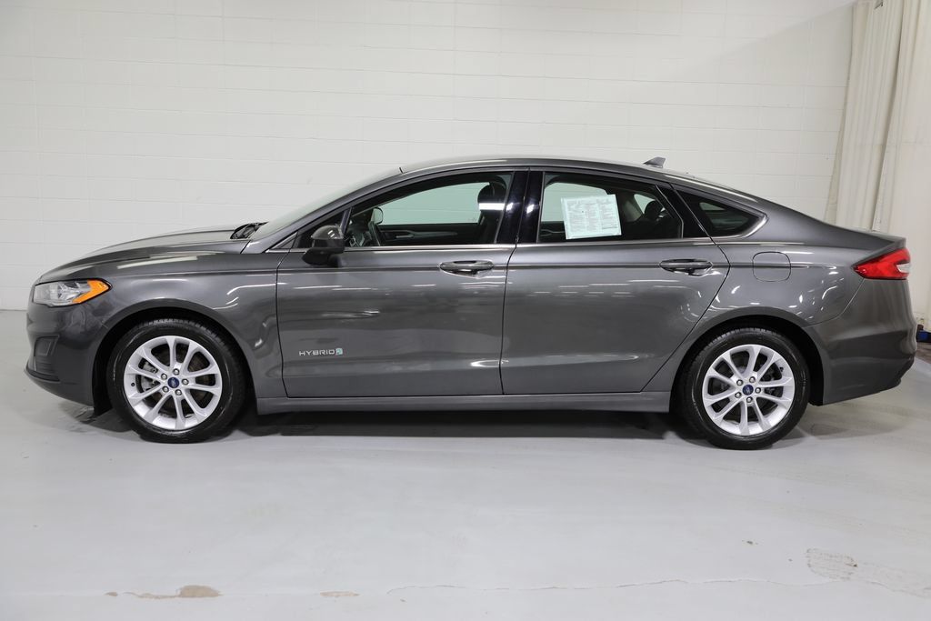 Used 2019 Ford Fusion SE FWD image 3