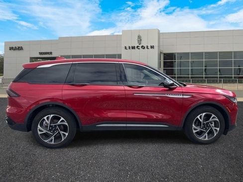 Certified 2024 Lincoln Nautilus Premier AWD/4WD image 2