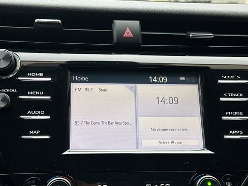 Used 2019 Toyota Camry LE image 37