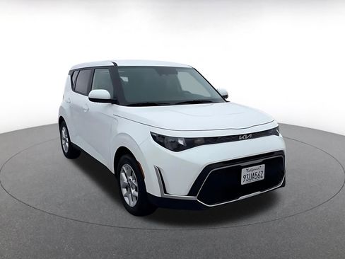 Used 2025 Kia Soul LX w/ LX Technology Package image 3