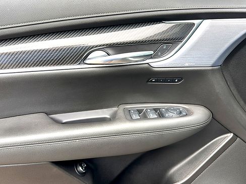 Used 2024 Cadillac XT6 Sport w/ LPO, Floor Liner Package AWD/4WD image 17
