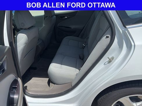 Used 2022 Chevrolet Malibu LS FWD image 12