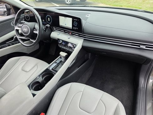 Used 2024 Hyundai Elantra Limited image 25