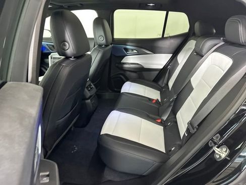 Used 2025 Chevrolet Equinox EV LT w/ Convenience Package II image 24