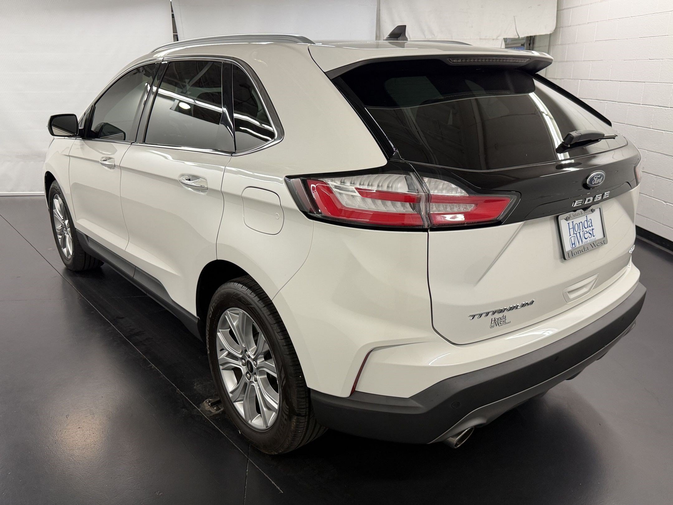 Used 2024 Ford Edge Titanium AWD/4WD image 3