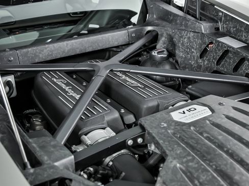 Used 2016 Lamborghini Huracan LP 610-4 image 18