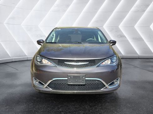 Used 2018 Chrysler Pacifica Touring Plus image 8
