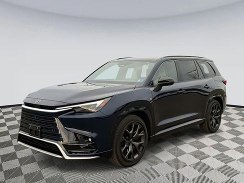 Used 2025 Lexus TX 500h AWD w/ Technology Package image 5