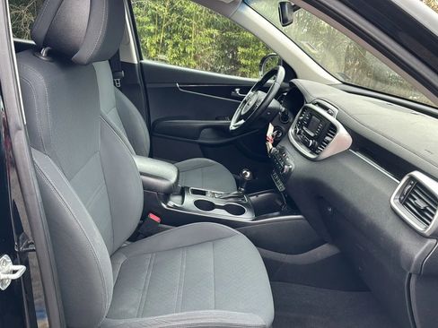 Used 2016 Kia Sorento LX w/ LX Convenience Package image 12