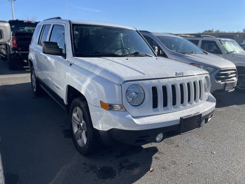 Used 2016 Jeep Patriot Latitude image 2