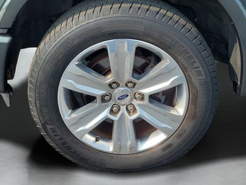 Used 2015 Ford F150 Platinum w/ Equipment Group 701A Luxury AWD/4WD image 32