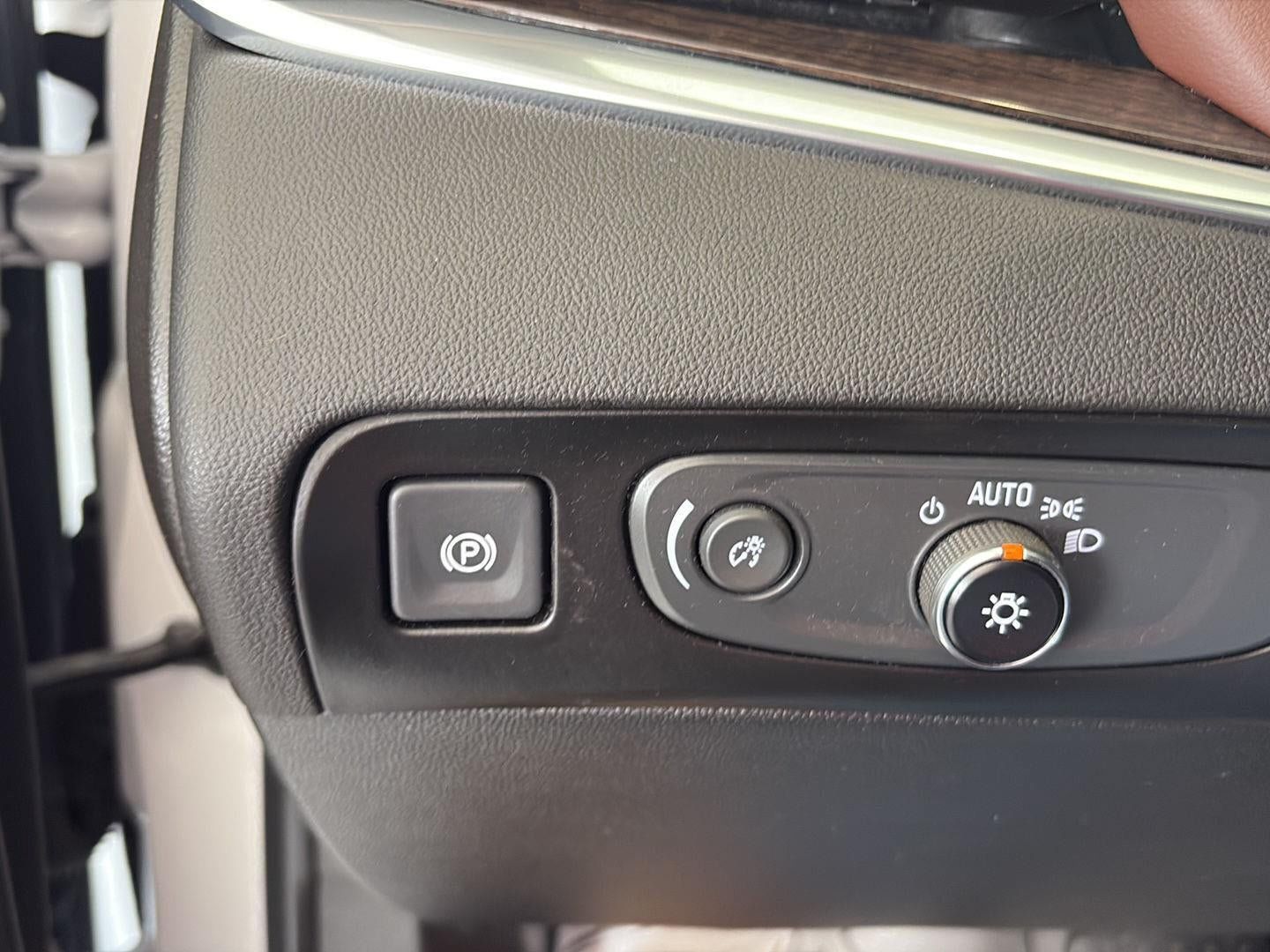 Used 2021 Buick Enclave Avenir w/ Avenir Technology Package AWD/4WD image 16