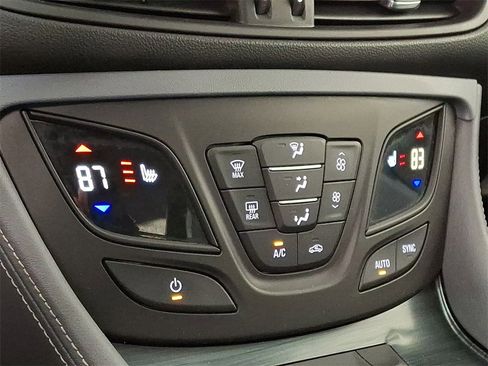 Used 2020 Buick Envision Essence image 18
