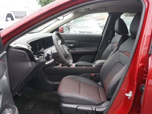 New 2025 Nissan Kicks SR image 12