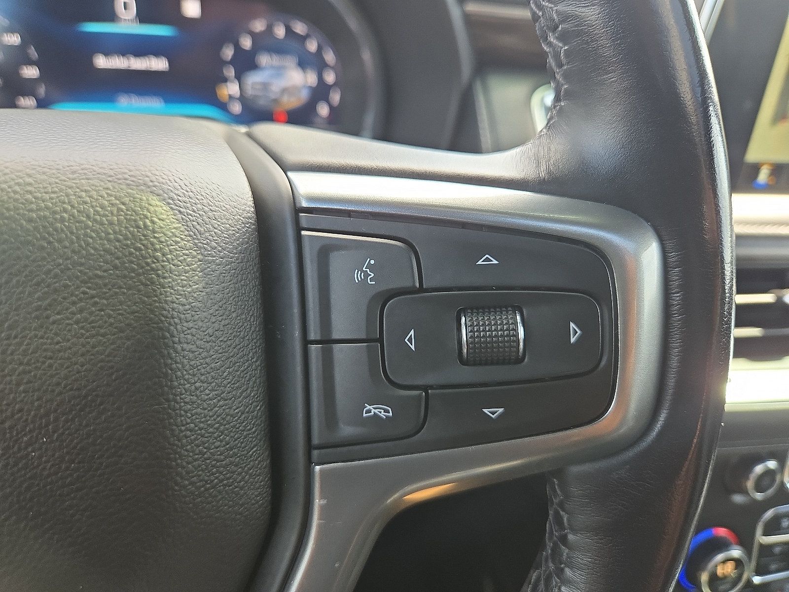 Used 2022 Chevrolet Tahoe Z71 w/ Luxury Package AWD/4WD image 19