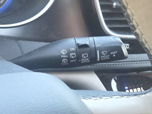 Used 2017 Chrysler Pacifica Limited w/ UConnect Theater Package FWD image 43