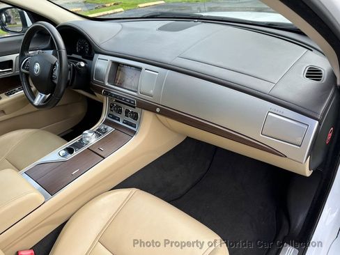 Used 2013 Jaguar XF image 37