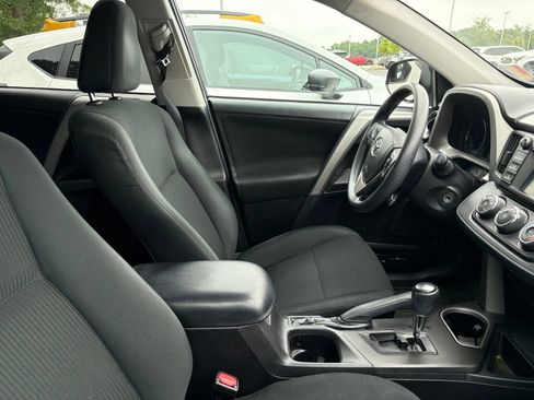 Used 2017 Toyota RAV4 LE AWD/4WD image 9