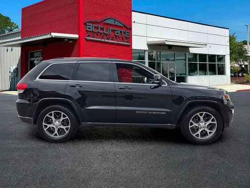 Used 2018 Jeep Grand Cherokee Limited AWD/4WD image 6