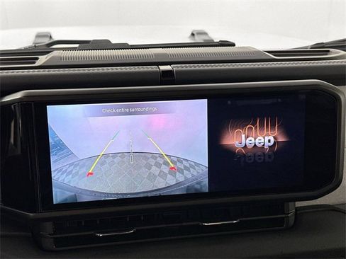 Used 2024 Jeep Wrangler Unlimited Sahara image 12