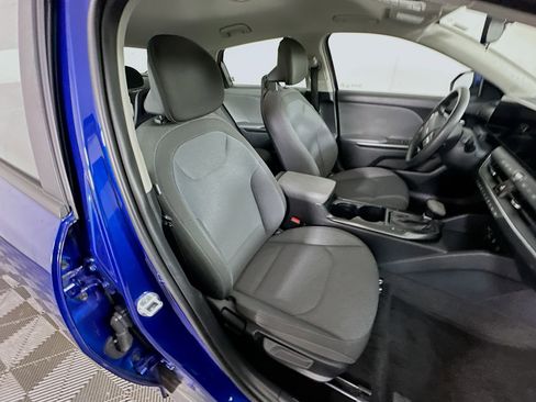 Used 2025 Kia K4 LXS image 30