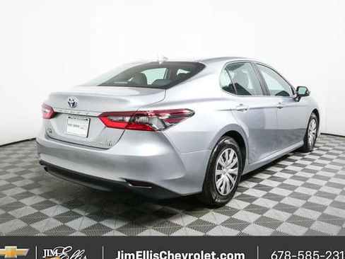 Used 2022 Toyota Camry LE image 3