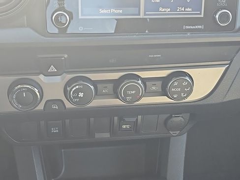 Used 2022 Toyota Tacoma SR image 12