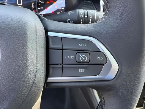 New 2025 Jeep Compass Latitude w/ Sun & Sound Group image 18