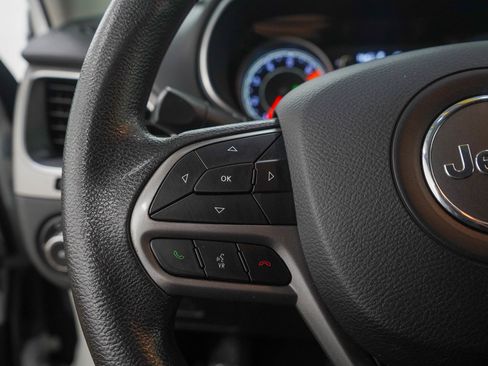 Used 2019 Jeep Cherokee Latitude w/ Popular Appearance Group FWD image 24