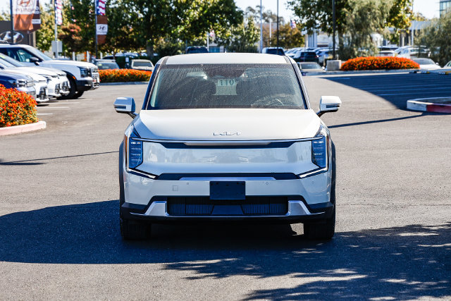 Used 2024 Kia EV9 Light Long Range RWD image 7