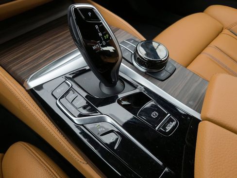 Used 2023 BMW M550i xDrive w/ Executive Package AWD/4WD image 10