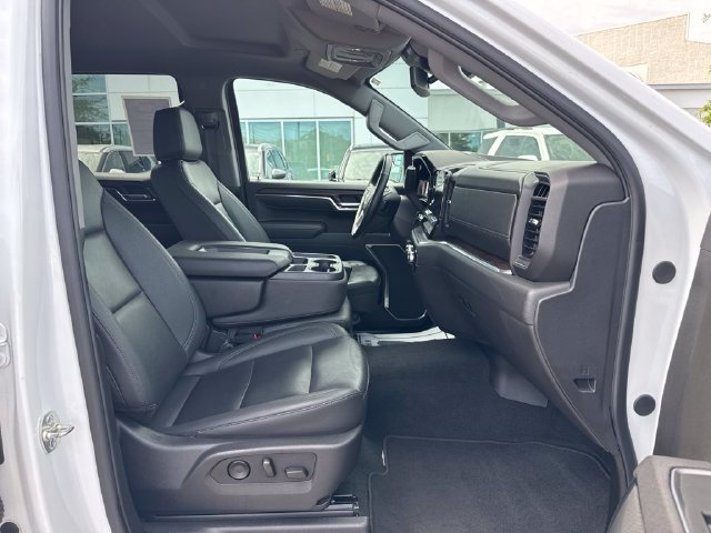Used 2025 GMC Sierra 1500 SLT AWD/4WD image 17