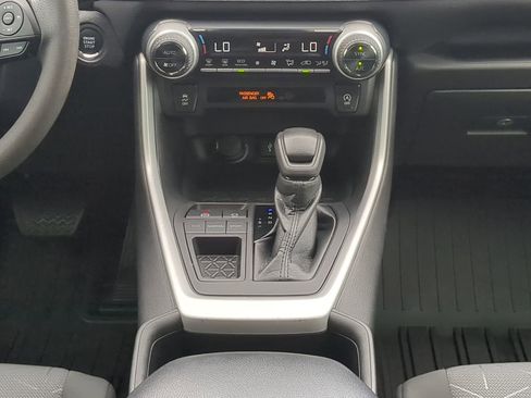 Used 2022 Toyota RAV4 XLE FWD image 17