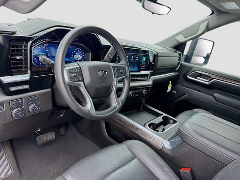 Used 2025 Chevrolet Silverado 2500 LTZ w/ LTZ Plus Package image 7
