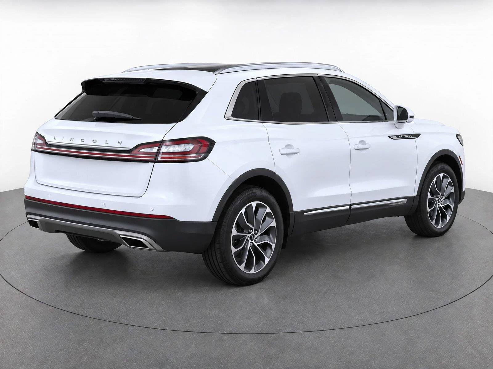 Used 2021 Lincoln Nautilus Reserve w/ Equipment Group 201A FWD image 3