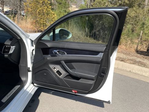 Used 2013 Porsche Panamera image 28