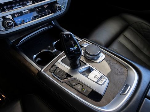 Used 2020 BMW 740i w/ M Sport Package RWD image 18
