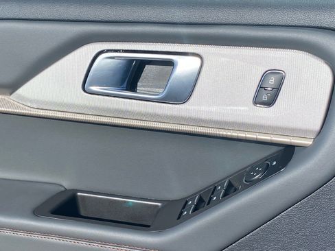 Used 2025 Ford Explorer Active image 19